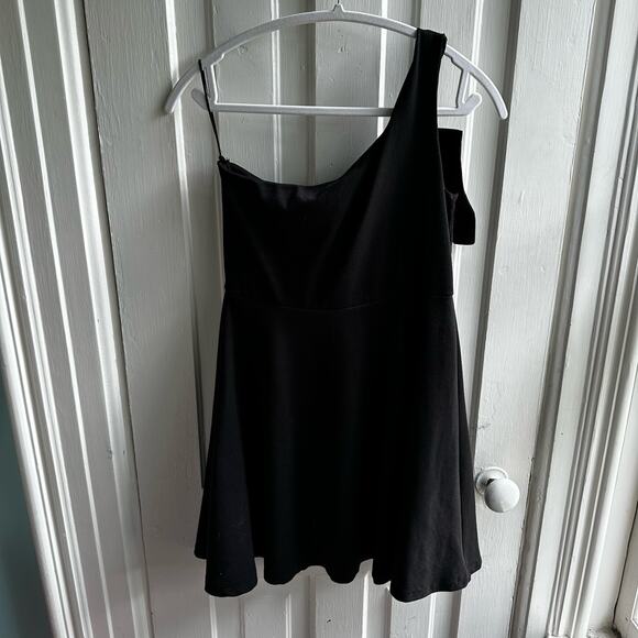 Judith March One Shoulder Bow Detail Dress - Picture 5 of 7